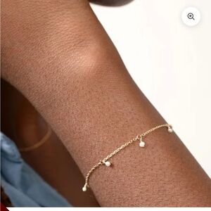 14K SOLID GOLD Tiny Hanging Pearls Bracelet